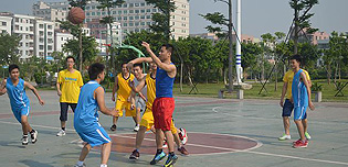 巴西的足球，硕日的篮球