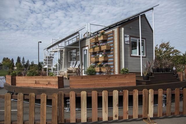 【酷图】美国学生低成本建太阳能房子